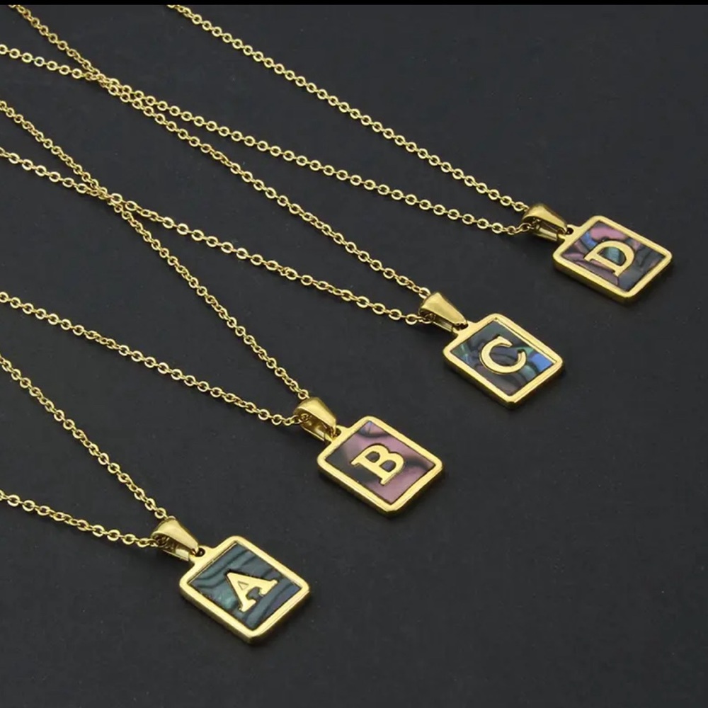 Initial necklace - Picture 5 of 6